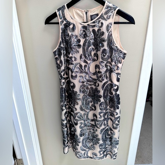 Vince Camuto Dresses & Skirts - VINCE CAMUTO Nude Silver Sequin Swirl Patterns sheath cocktail or PROM dress